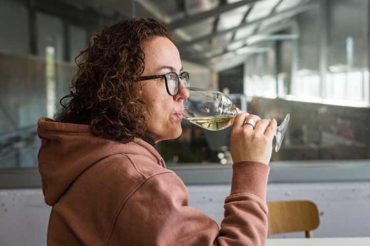 Marta Palacín, responsable de logística y visitas de la bodega Castell d'Encús, Pallars Jussá de Lleida.