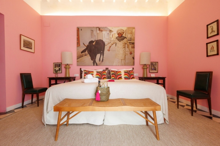 Habitación rosa de Monbull El Puerto (El Puerto de Santa María, Cádiz)