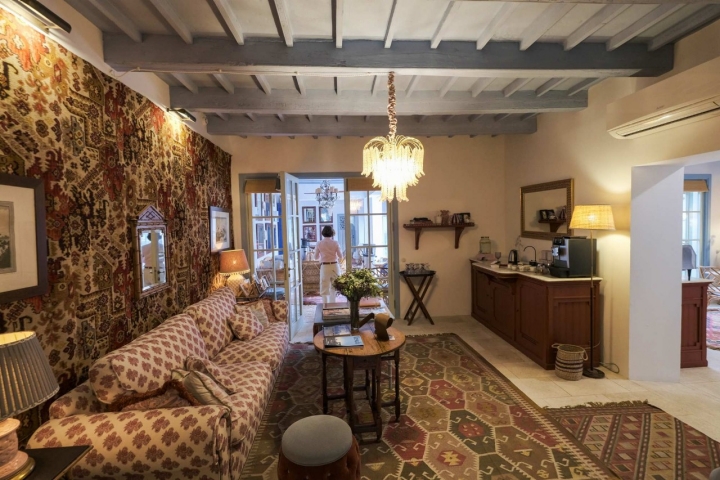 Salón ubicado antes de la sala del restaurante.