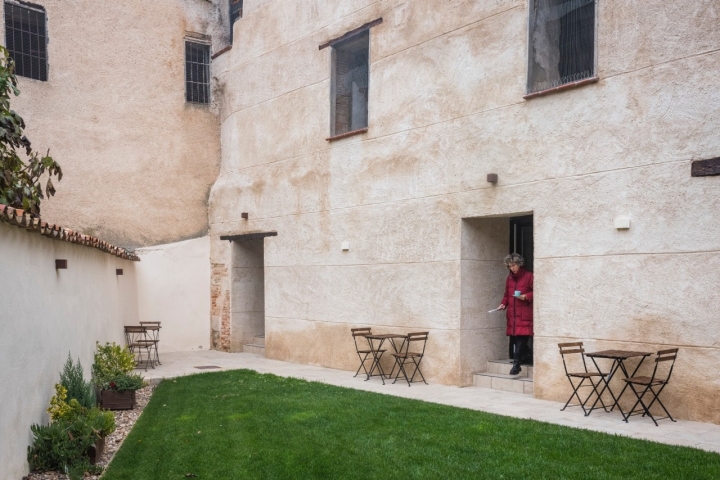 Las cinco habitaciones dan al patio a la espalda del Santo Sepulcro.