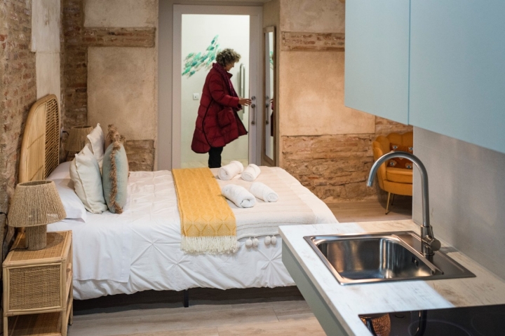 Las cinco habitaciones del hotel boutique cuentan con cocina y menaje.