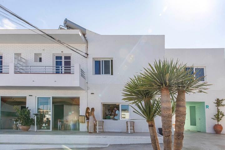 El 'hostel' ocupa lo que era una antigua pensión de los años 60, hoy rehabilitada.
 
Sub- Up Hostel

​