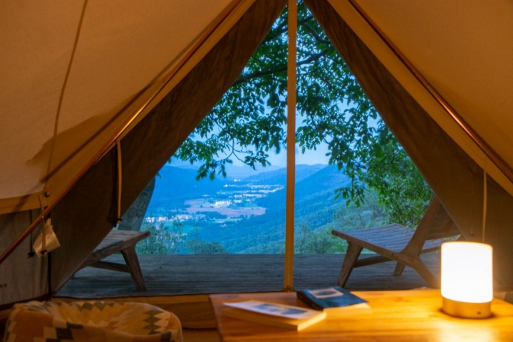 Las tiendas ofrecen las mejores vistas de toda la Garrotxa.