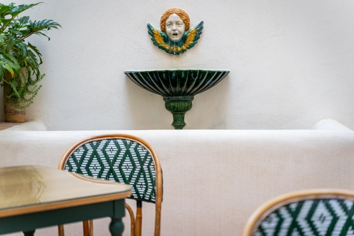 El rumor de la fuente, omnipresente en el hotel