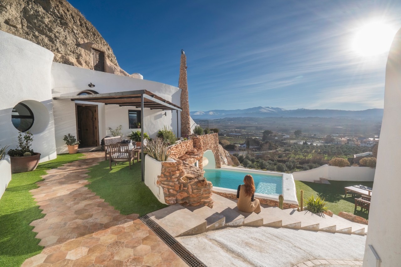 Cuevas de KabilaBenalua, GranadaEntrada al jardin y la cueva Kabila 1