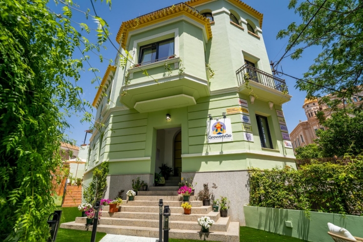 'GrowersGo' se asienta en una icónica casa de tres plantas en el barrio de El Conquero