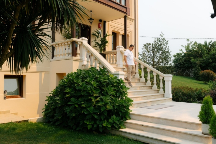 Jesús Cubides, gerente del hotel, se asegura de crear una estancia individualizada