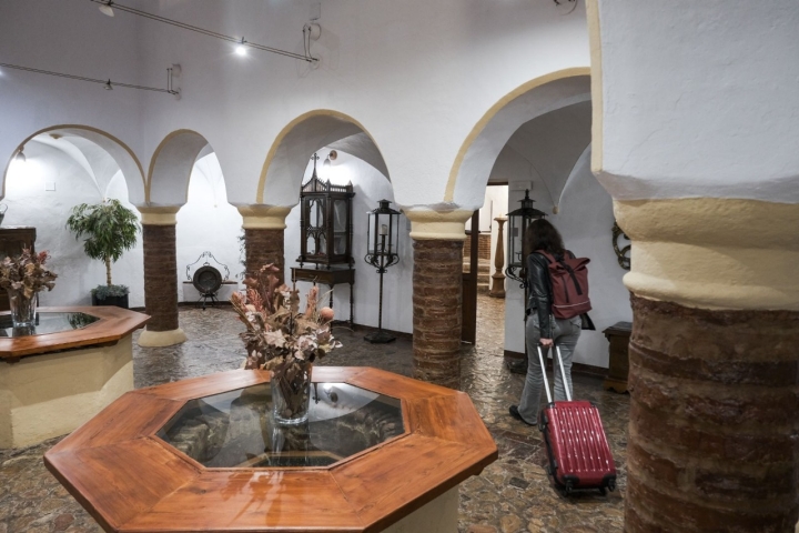 El claustro sigue funcionando como zona central que conecta las partes del edificio.