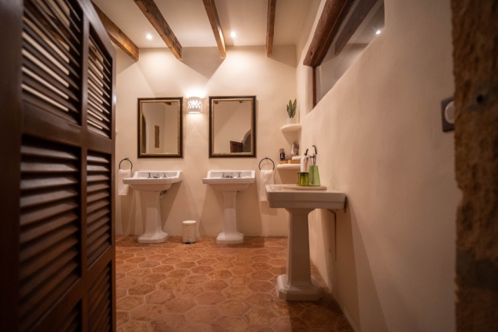 Detalle de los baños del hotel.