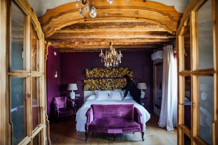 Hotel Vella Farga (Lladurs) habitación morada