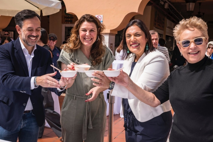 Lope Afonso, María Ritter, Dimple Melwani y la cocinera Susi Díaz.