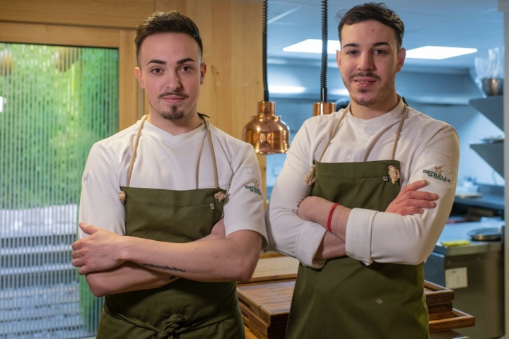  Javier Sanz y Juan Sahuquillo, chefs de Cañitas Maite y Oba-