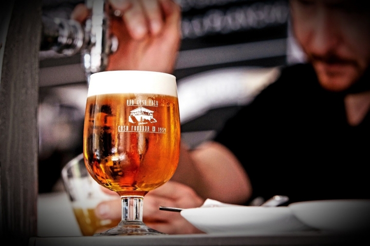 Para empezar: una caña bien tirada. Foto: Facebook ‘Bar Casa Paco’