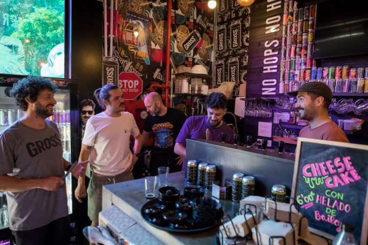 En el equipo de 'Gross' se percibe muy buen ambiente. Foto: César Cid