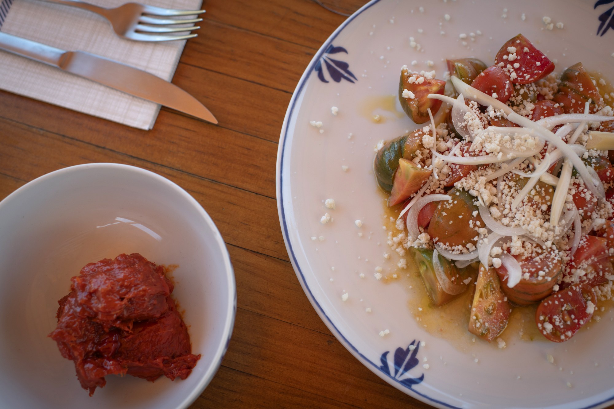 Sobrasada ibérica con textura de mantequilla y tomate con nieve de queso