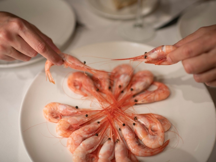  Restaurante OliverBelén Quisquilla de Motril, habas con jamón y merluza a la crema de cigala