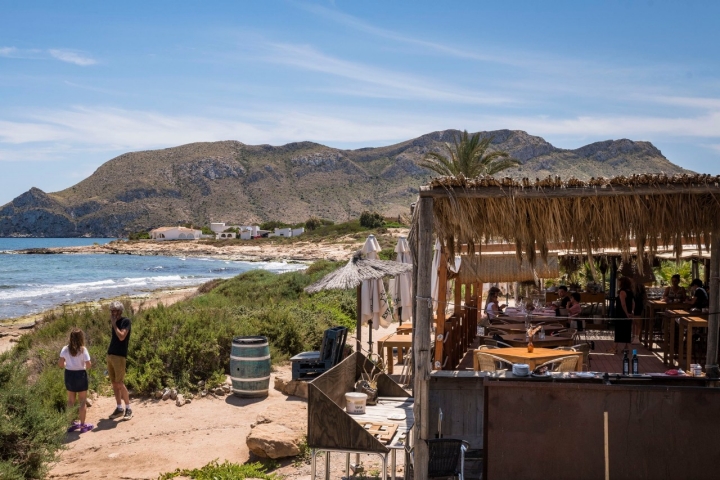 La playa del Hoyo tiene una belleza salvaje a cualquier hora. Foto: Alfredo Cáliz
