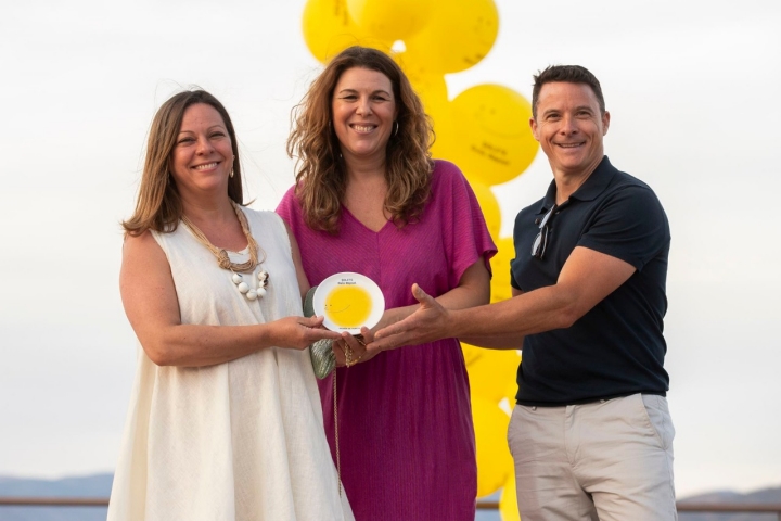 Los Soletes murcianos lucen orgullosos su galardón físico. Foto: Marcial Guillén