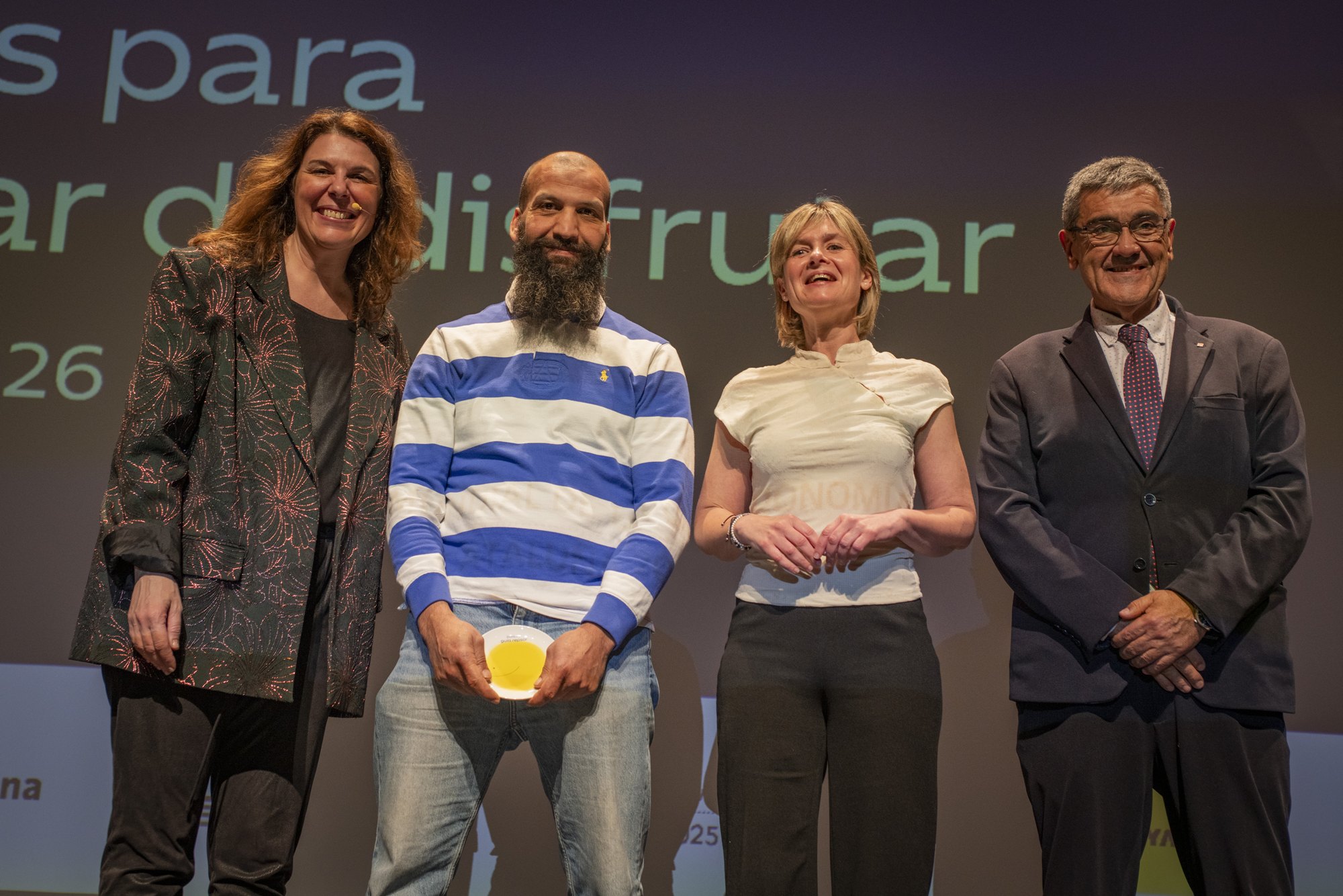 Omar el Arsi de Arròs i Brases de Alcanar recoge el Solete. 