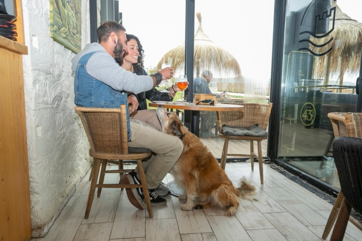 ¡Brindis con la familia al completo! Foto: José García