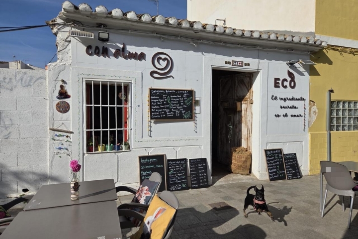 Alma da nombre a esta cafetería en Dènia. Foto cedida