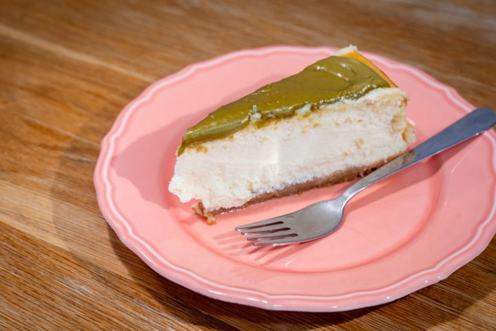 Hace dos años que en 'Ofelia Bakery' se prepara la tarta de queso con crema de pistacho.