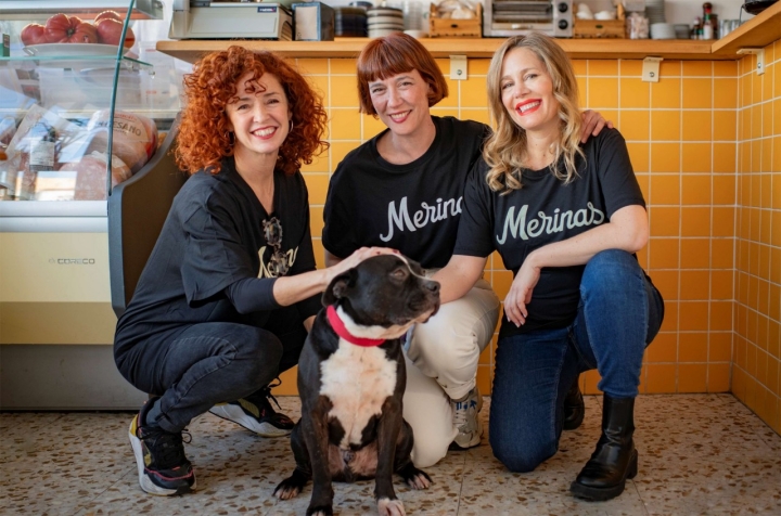 LORENA LÓPEZ, MARTA BERENGUER Y LISI LINDER. Actrices y  propietarias de Merino Bar