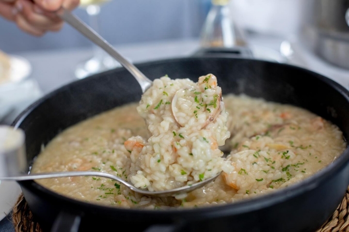 Arroz meloso con almeja fina y cola de gamba fresca. Foto: Facebook 'Casa Seín'