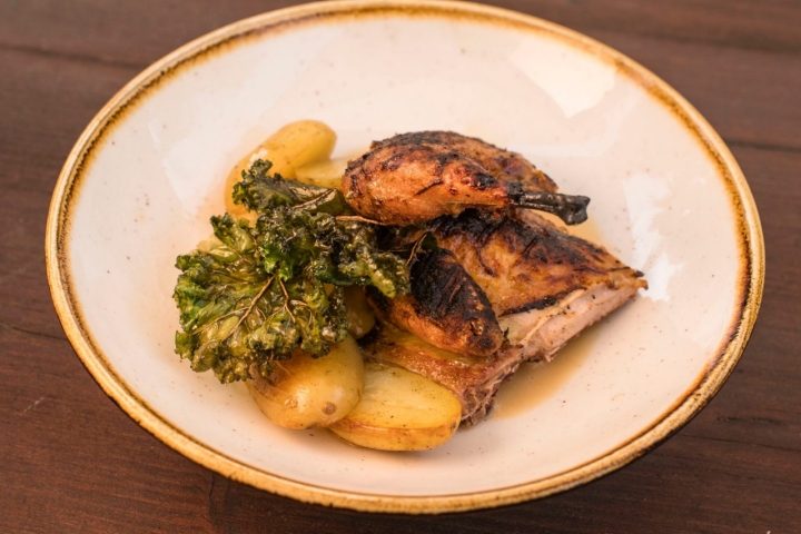   Codorniz con jugo de col y kale