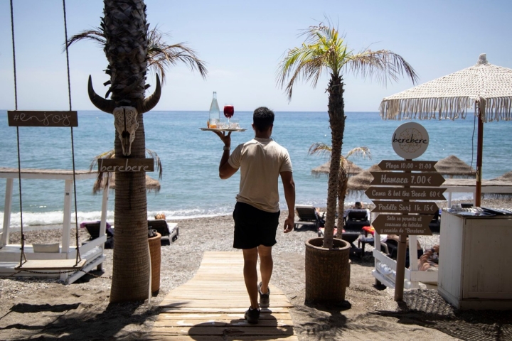 Málaga (España) Vélez-Málaga 15/06/2024 Reportaje del chiringuito Berebere Oasis de Mar, ubicado en la zona de Torre del Mar de la localidad de Vélez-Málaga (Málaga), que lleva el empresario José María Alba.Foto: Daniel Pérez