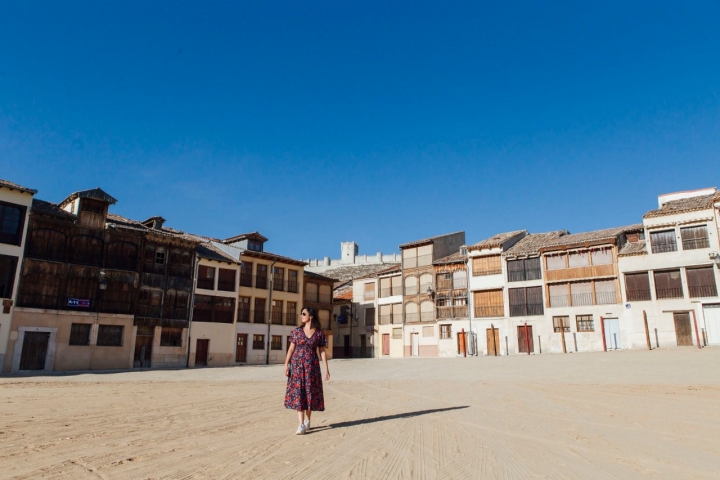  A lo largo del año, hace las veces de plaza de toros, durante las fiestas de San Roque de agosto, y sirve de lugar para la Bajada del Ángel, el Domingo de Resurrección.
