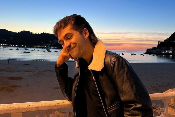 Gómez adaptó su estilo a la estética de los años 90 durante el rodaje de 'La Ruta'. Foto: Instagram