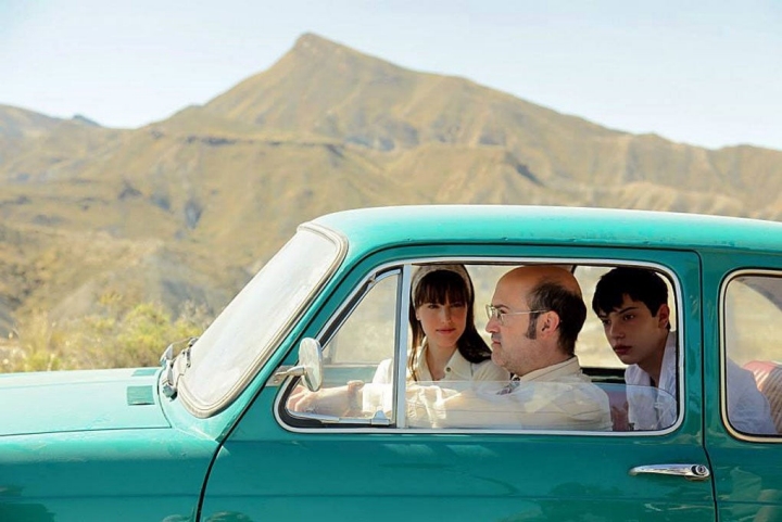 Natalia de Molina junto a Javier Cámara en "Vivir es fácil con los ojos cerrados".