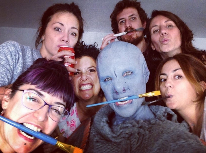 Caracterizada como una extraña criatura marina para el rodaje de 'La Piel Fría' (2017). Foto: Instagram.