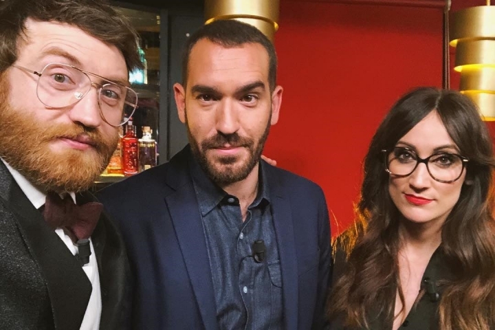 Posando junto a los cómicos Jorge Ponce y Ana Morgade. Foto: Instagram Manuel Burque.