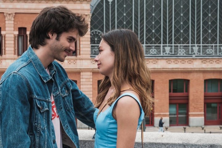 Espacios distintivos de Madrid, como la estación de Atocha, son parte de las localizaciones de 'Un cuento perfecto'. Foto: Felipe Hernández/Netflix