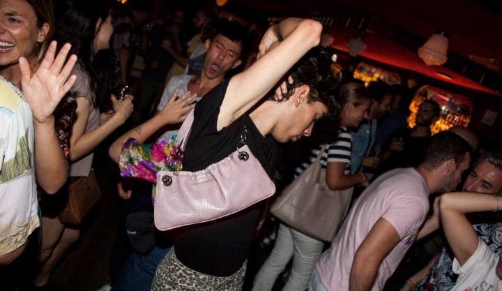 Los amantes de la música negra creerán haber llegado al cielo al cruzar la puerta de 'Clandestino Hemingway'. Foto: Facebook Bling Bling.