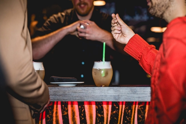 Sus cócteles innovadores son uno de los motivos para pasarse por 'NYX Madrid'. Foto: NYX Madrid.