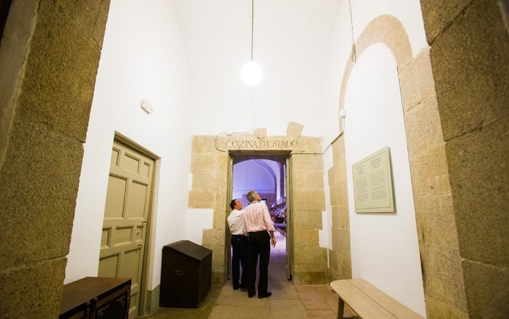 Cocinas Palacio Real: El nombre de cada estancia aparece en el dintel de la entrada. Foto: Máximo García