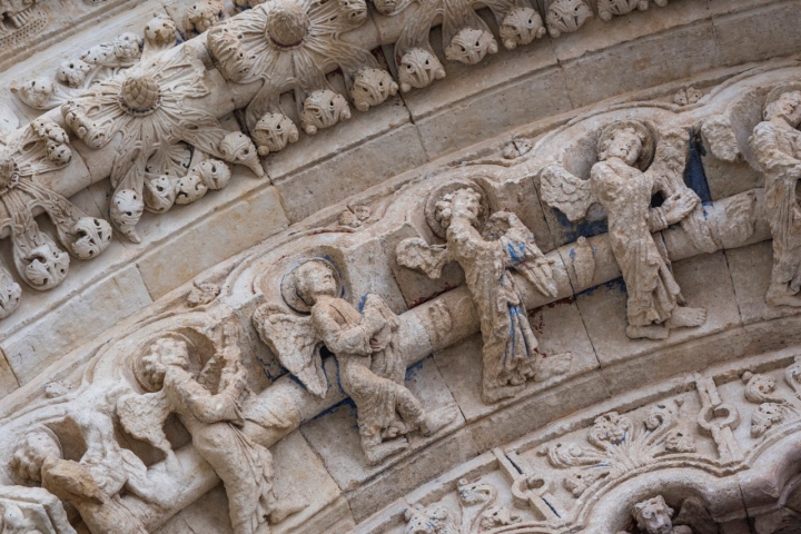 Los ángeles en la Portada Norte, la del Juicio Final.