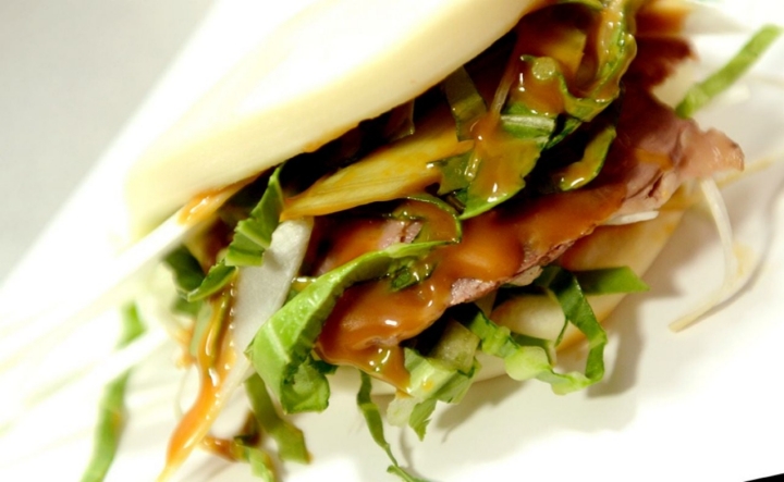 Tapa de bao de pato ahumado de Begoña Rodrigo ('La Salita') de la edición de 2017 del festival PortAmérica, en Caldas de Reis, Pontevedra.