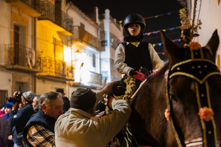 Todo empieza en la plaza de la iglesia.