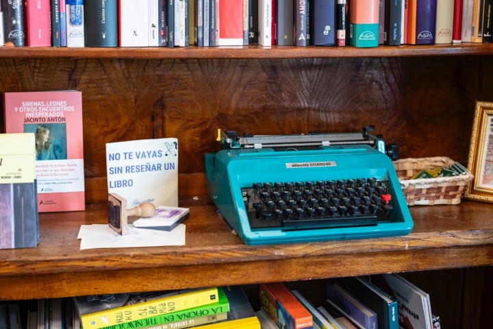 Máquina de escribir para reseñar libros en Pérgamo