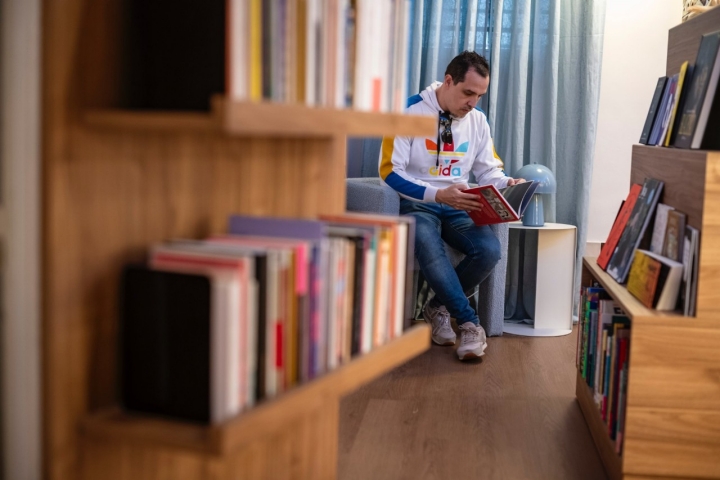 Sala versátil de la librería Lasai