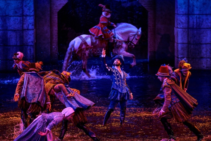 'Pluma y Espada' te lleva al Gran Corral de Comedias del siglo de Oro español. Foto: Puy du Fou