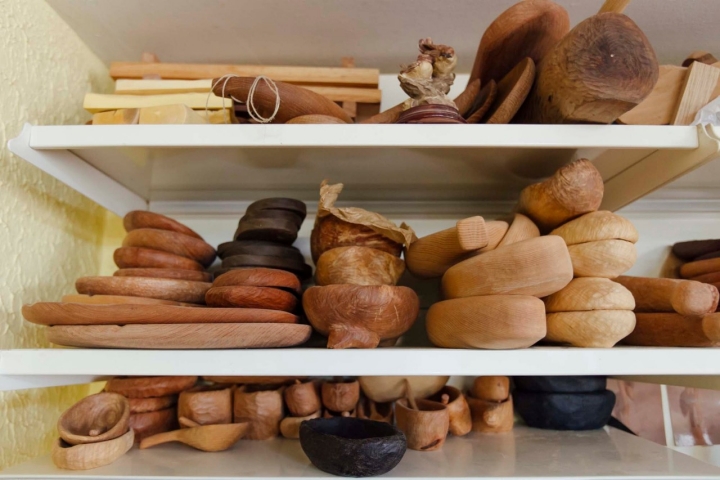Las piezas de menaje de madera son capaces de convertir la mesa y la cocina en un espacio aún más acogedor.