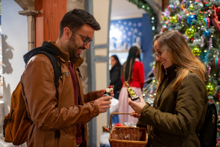 En la tienda hay 8.200 artículos navideños diferentes.