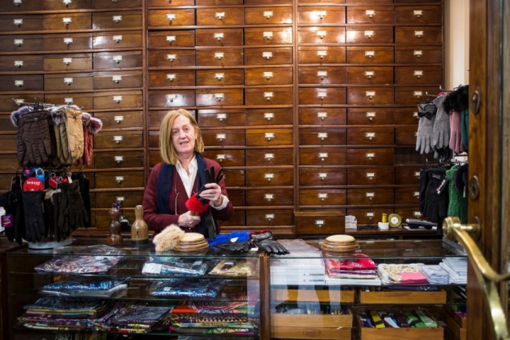 Puedes pedir el tipo de guante que quieras, seguro que Rosario Vidal lo tiene tras su mostrador.