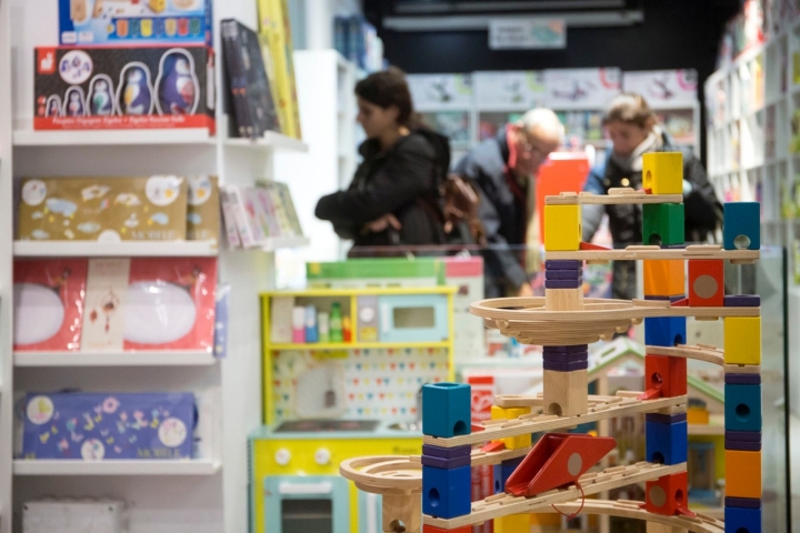 La madera y el cartón son los principales materiales de estos juguetes.