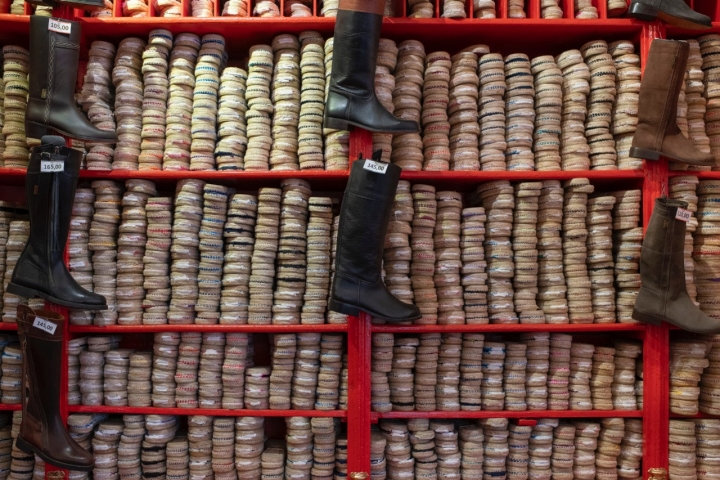 Entrar en ‘Lobo’ es encontrarte con la alpargata en todo su esplendor. 